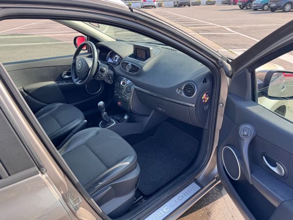 Renault Clio RENAULT CLIO 3 ESTATE DCI 105 ECO2 Exception TomTom