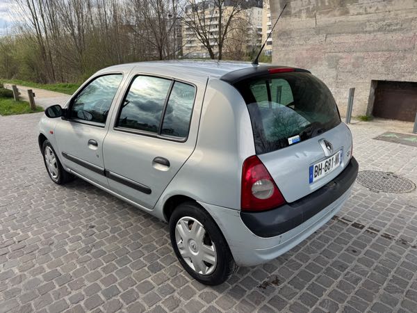Renault Clio III 1.2 60 AUTHENTIQUE 5P