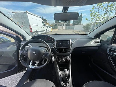 Peugeot 208 (2) 1.2 PURETECH 82 STYLE 5P