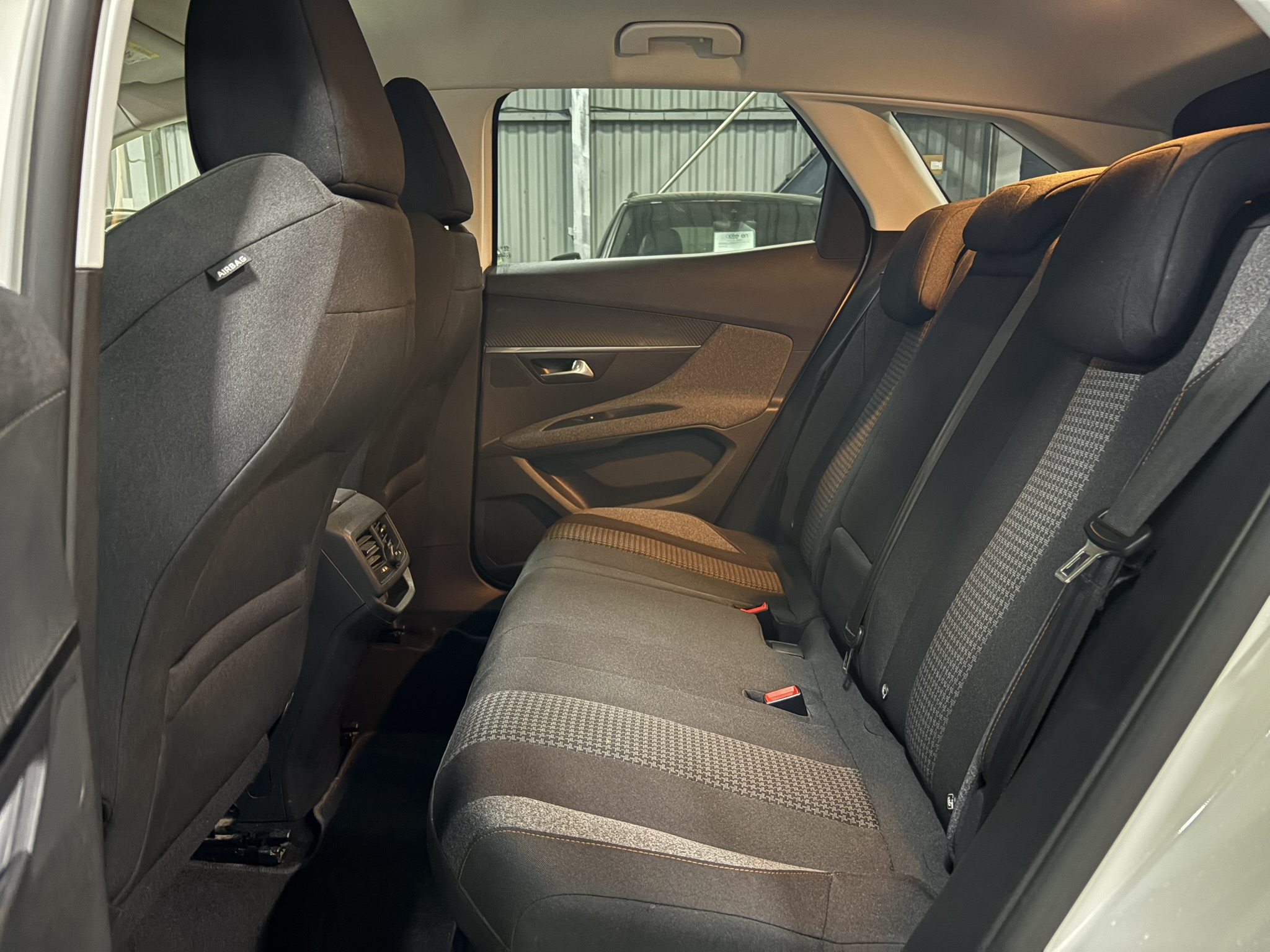 Peugeot 3008 II (2) 1.5 3008 BLUEHDI 130 S&S ACTIVE BUSINESS BVM6