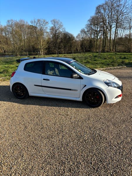 Renault Clio III (2) 2.0 16V 203 RS REDBULL