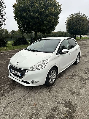 Peugeot 208 (2) 1.2 PURETECH 82 ALLURE 5P