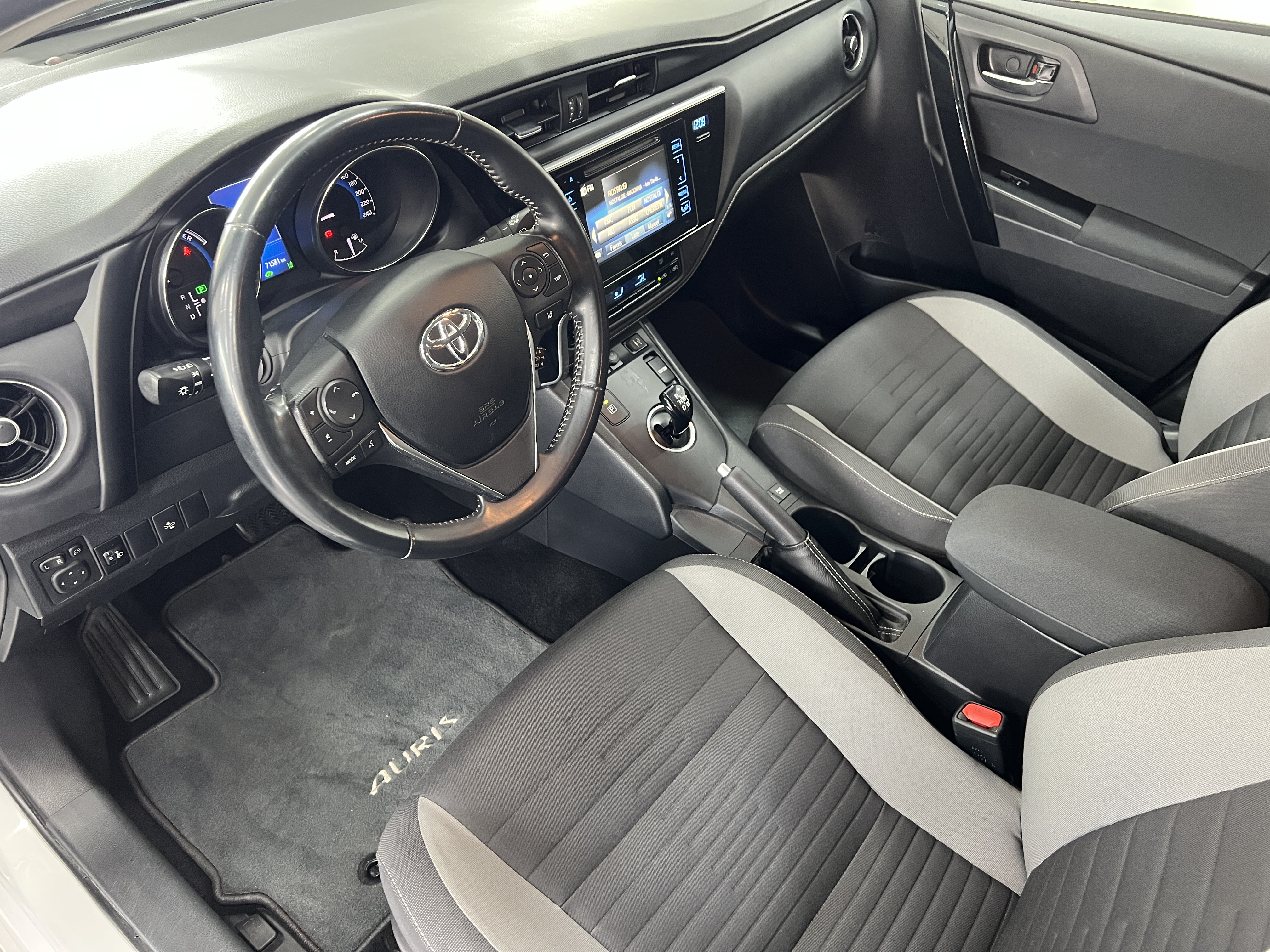 Toyota Auris Toyota Auris 1.8 HSD 136H 100 FULL-HYBRID TechnoLine RC18