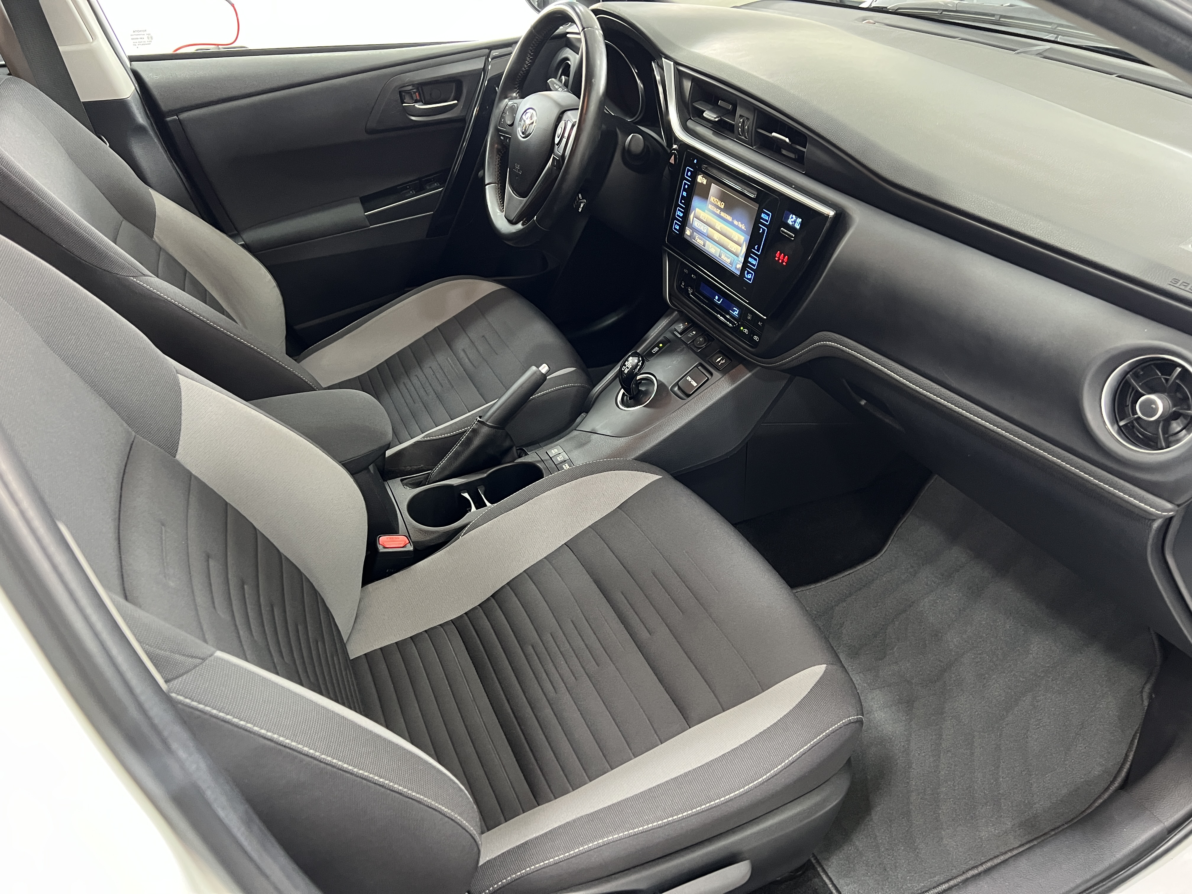 Toyota Auris Toyota Auris 1.8 HSD 136H 100 FULL-HYBRID TechnoLine RC18