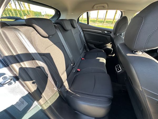 Renault Megane IV (2) 1.5 BLUE DCI 115 BUSINESS EDC 21N