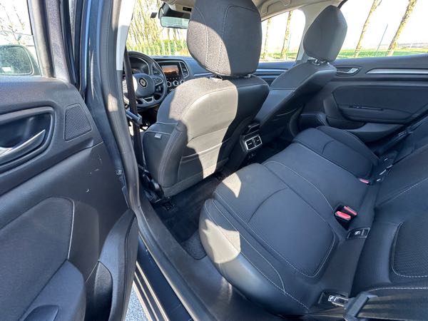 Renault Megane IV (2) 1.5 BLUE DCI 115 BUSINESS EDC 21N