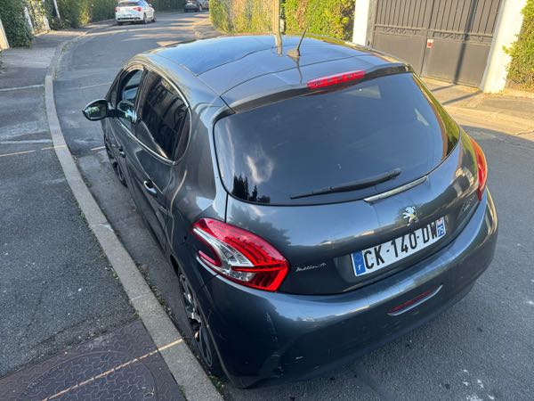 Peugeot 208 Peugeot 208 2012 - 1.6 E-HDI (INTUITIVE-147000 KMS )