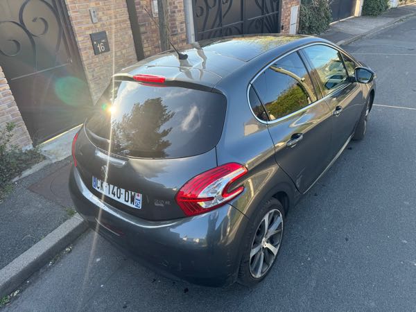Peugeot 208 Peugeot 208 2012 - 1.6 E-HDI (INTUITIVE-147000 KMS )