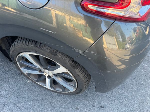 Peugeot 208 Peugeot 208 2012 - 1.6 E-HDI (INTUITIVE-147000 KMS )