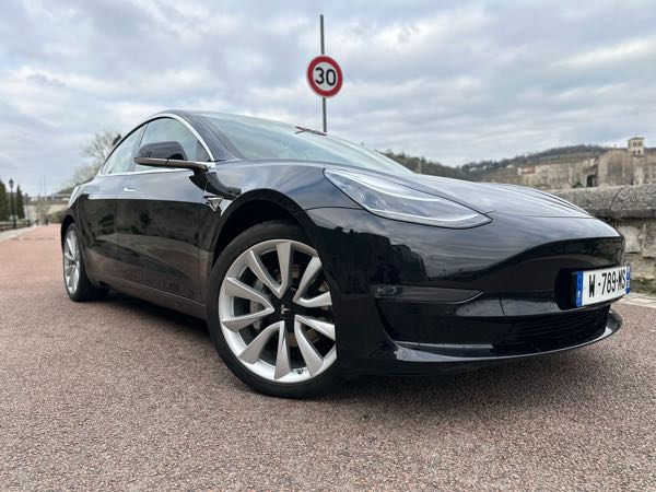 Tesla Model 3 Tesla model 3 long range, conduite entièrement autonome fsd3