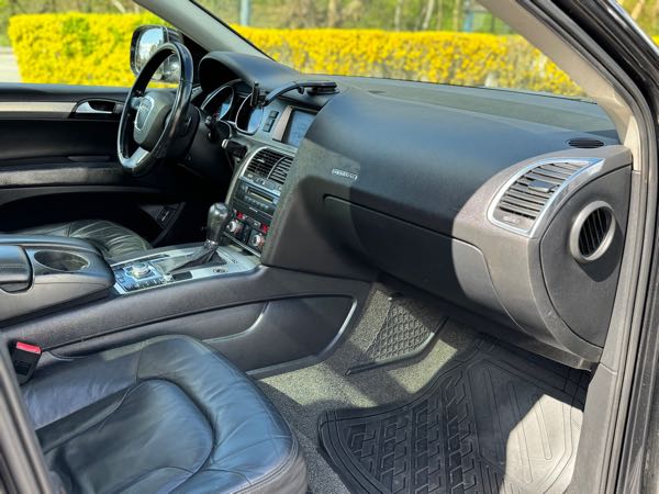 Audi Q7 3.0 V6 TDI AMBIENTE TIPTRONIC 5PL