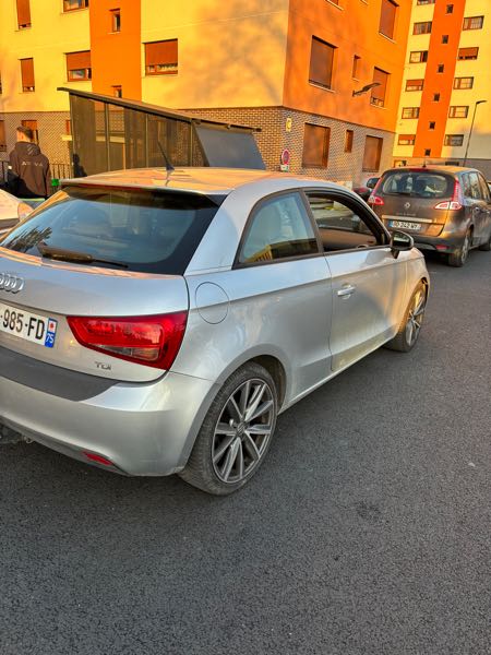 Audi A1 1.6 TDI 105 AMBITION LUXE