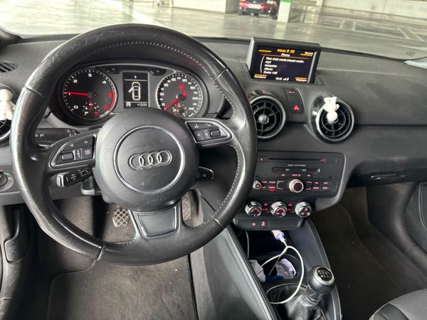 Audi A1 1.6 TDI 105 AMBITION LUXE