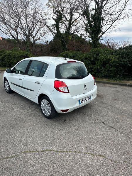Renault Clio III 1.5 DCI 85 AUTHENTIQUE 5P
