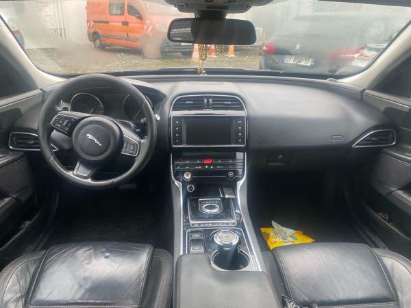 Jaguar Xe (2) 2.0 D180 AWD BUSINESS R-DYNAMIC S BVA