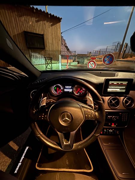 Mercedes-Benz Gla (2) 200 D BUSINESS EDITION 7G-DCT