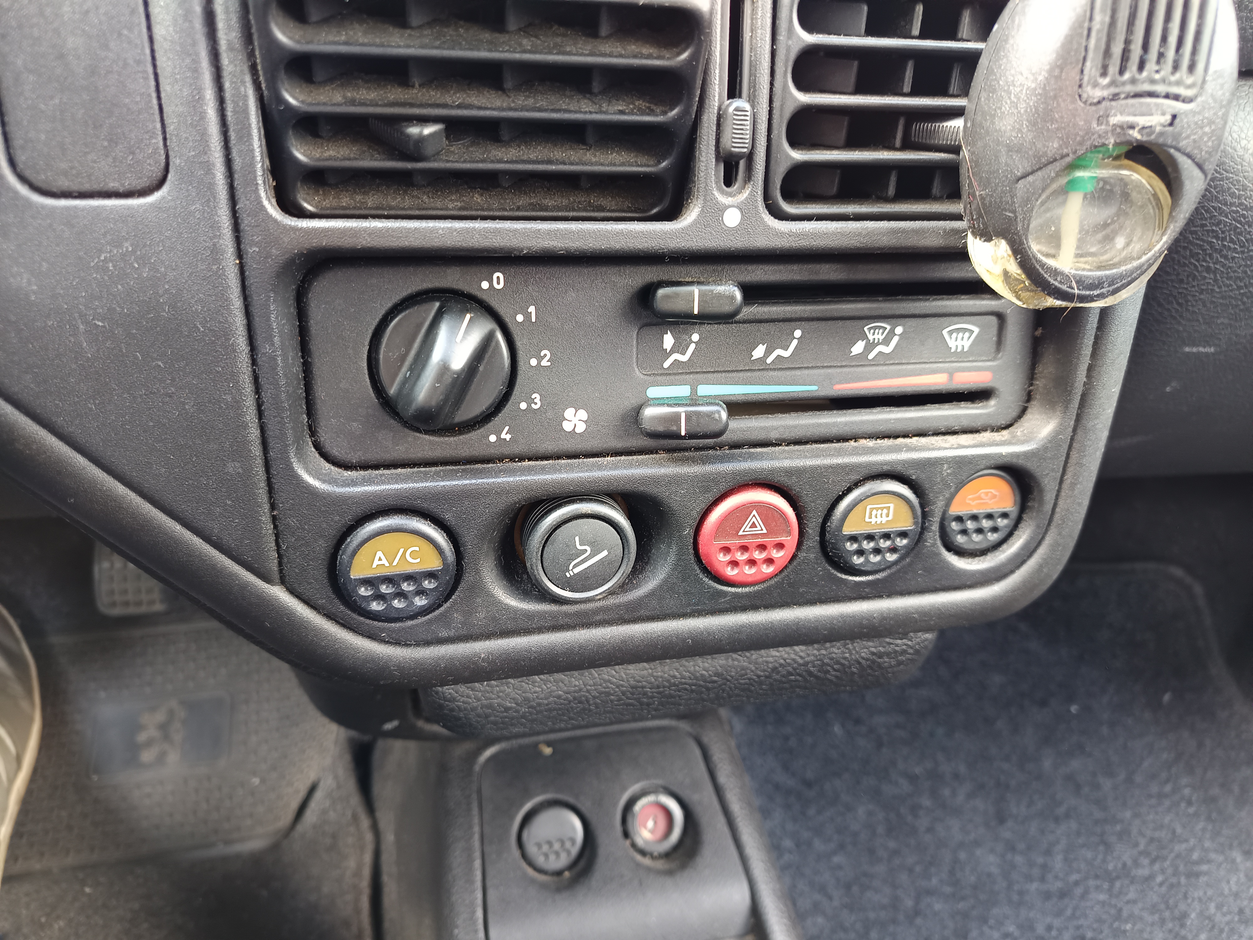 Peugeot 106 (2) 1.1 COLOR LINE 5P