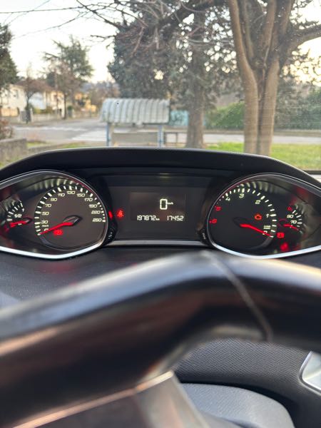 Peugeot 308 II (2) 1.6 BLUEHDI 120 S&amp;S ALLURE BUSINESS