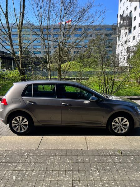 Volkswagen Golf VII 1.2 TSI 105 BLUEMOTION TECHNOLOGY CONFORTLINE DSG7 5P