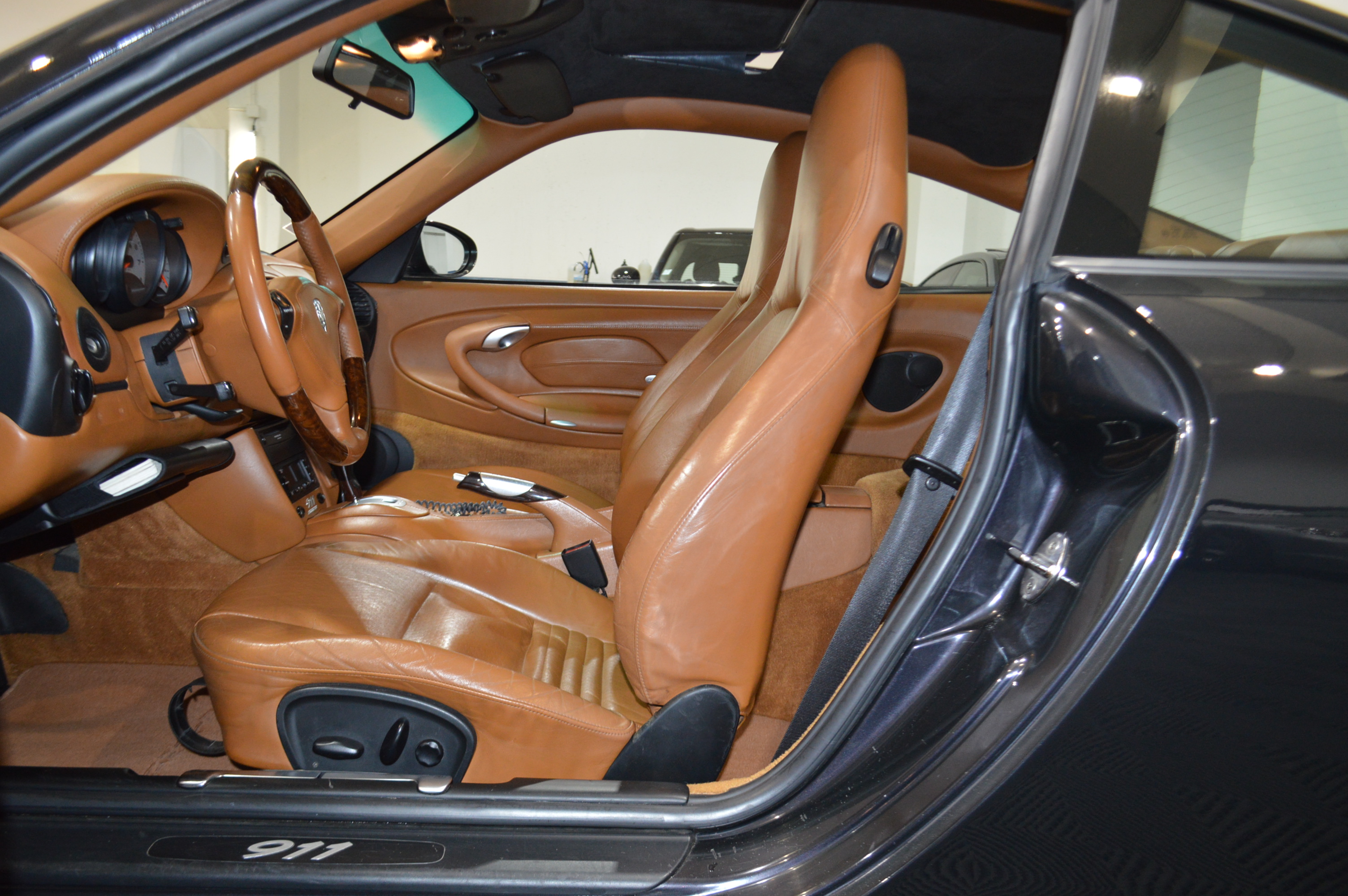 Porsche 996 3.4 CARRERA 4 MILLENIUM TIPTRONIC-12/1999-Exemplaire 509/911