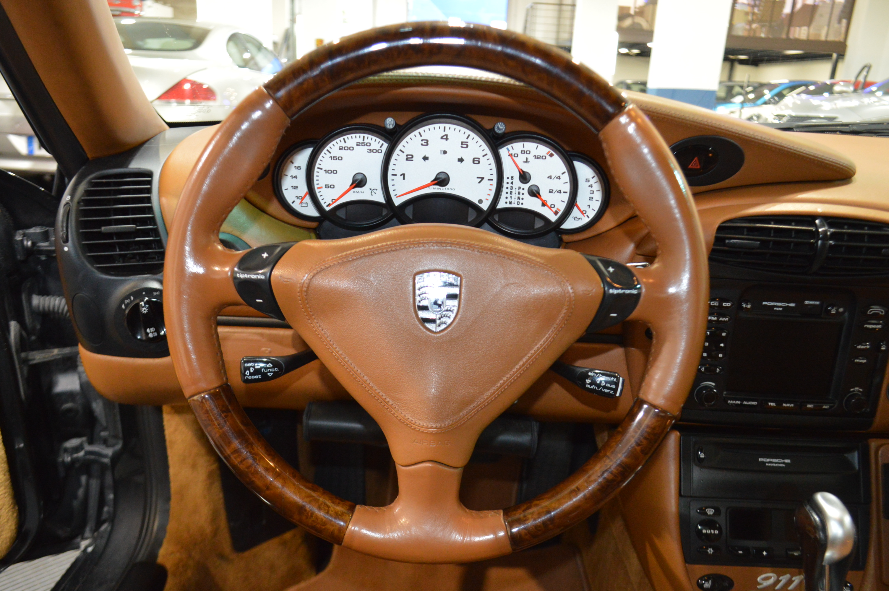 Porsche 996 3.4 CARRERA 4 MILLENIUM TIPTRONIC-12/1999-Exemplaire 509/911