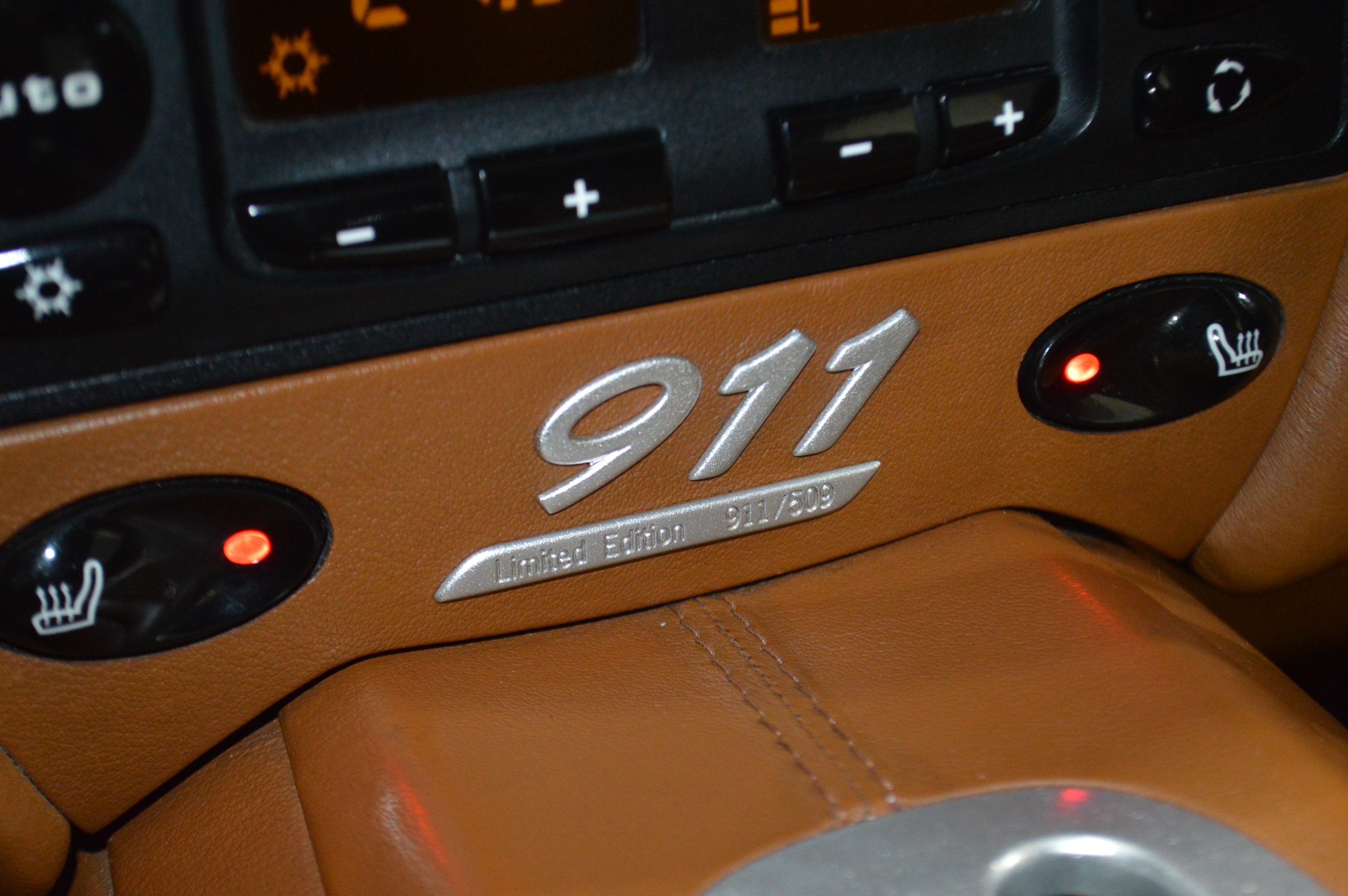 Porsche 996 3.4 CARRERA 4 MILLENIUM TIPTRONIC-12/1999-Exemplaire 509/911