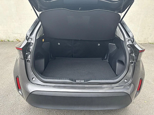 Used Toyota Yaris Cross Location de Véhicule pour VTC TVA incluse  (possibilité LOA), 2024 Model - France - CartoBike