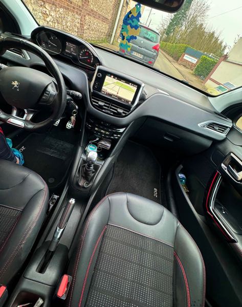 Peugeot 208 II 1.5 BLUEHDI 100 S&amp;S GT LINE