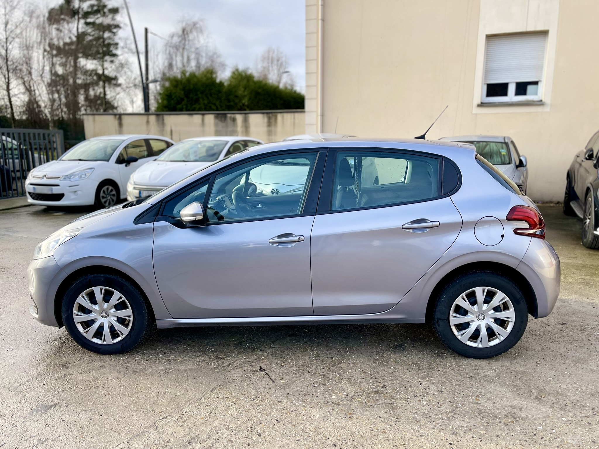 Peugeot 208 (2) 1.6 BLUEHDI 100 PREMIUM