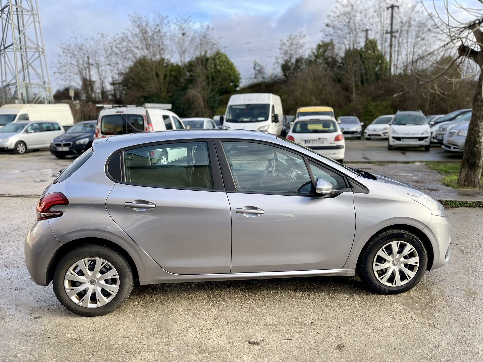 Peugeot 208 (2) 1.6 BLUEHDI 100 PREMIUM