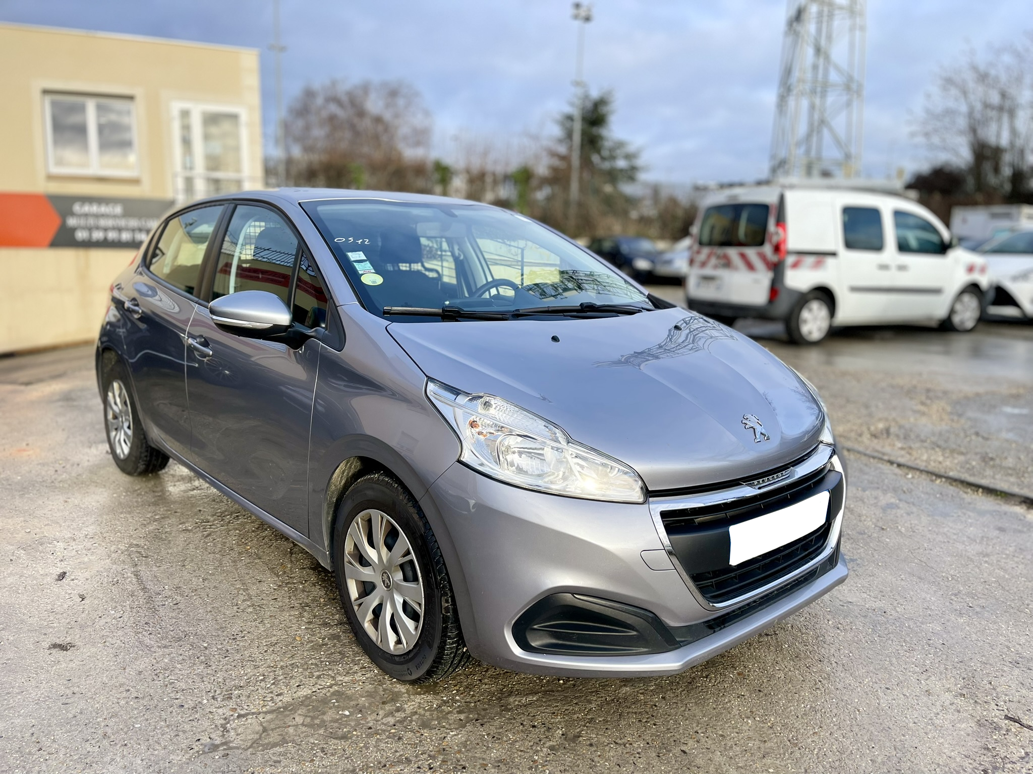 Peugeot 208 (2) 1.6 BLUEHDI 100 PREMIUM