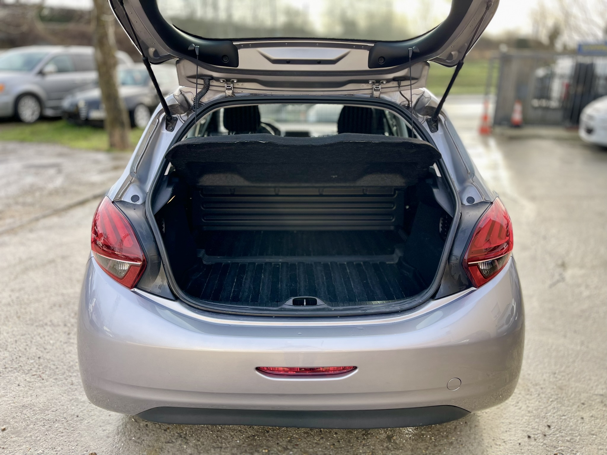 Peugeot 208 (2) 1.6 BLUEHDI 100 PREMIUM