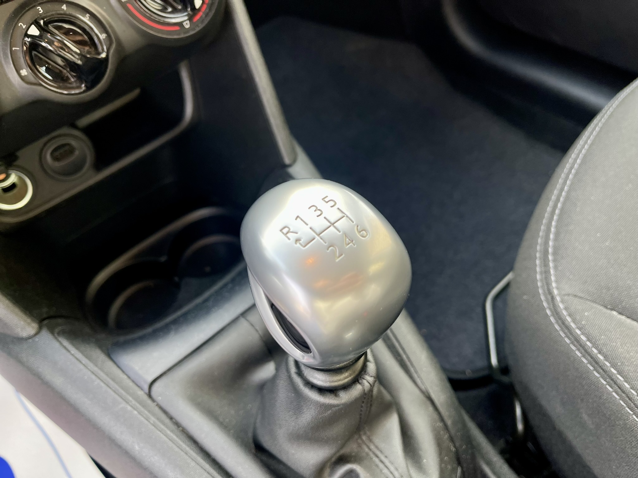 Peugeot 208 (2) 1.6 BLUEHDI 100 PREMIUM