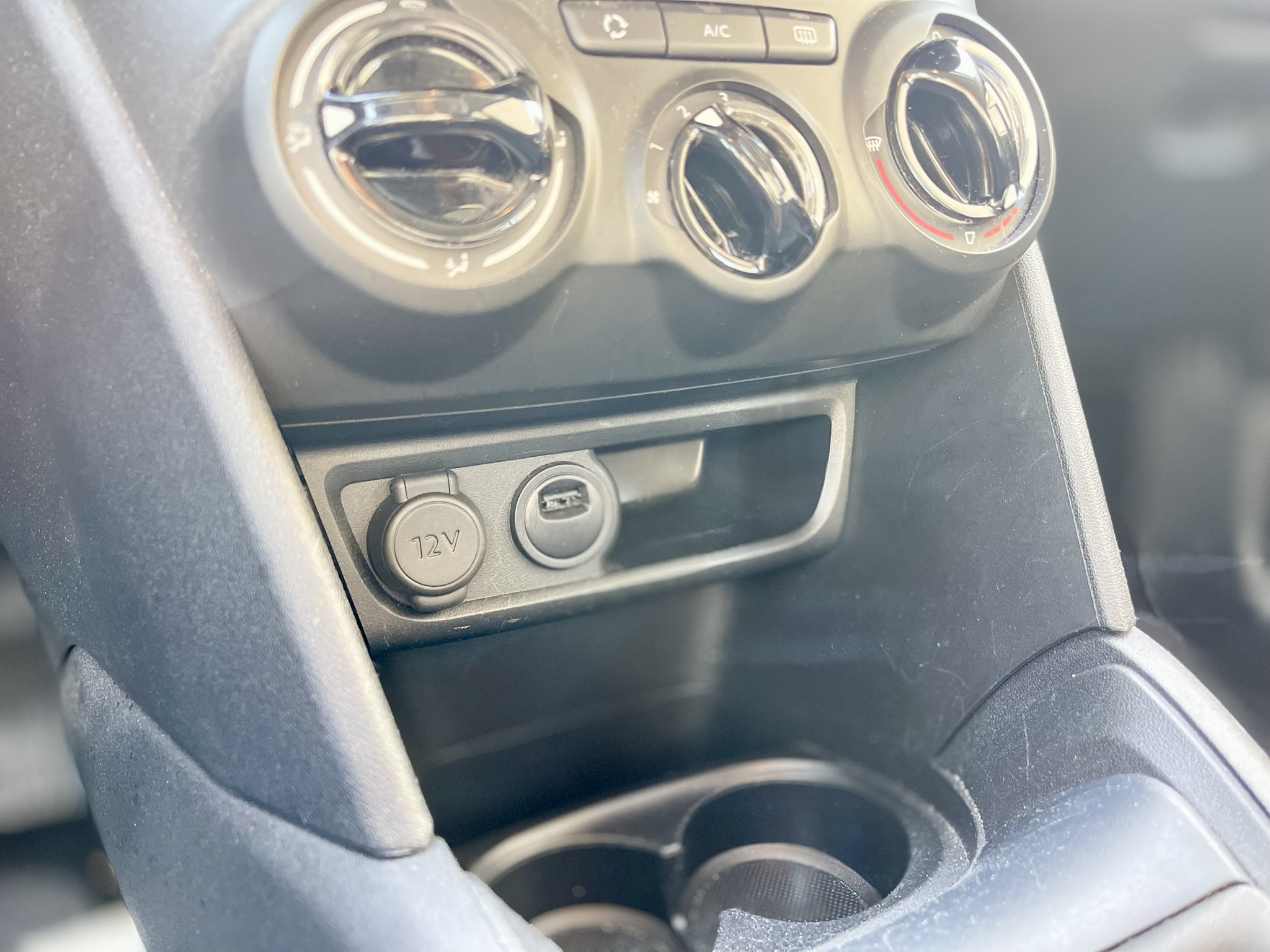 Peugeot 208 (2) 1.6 BLUEHDI 100 PREMIUM
