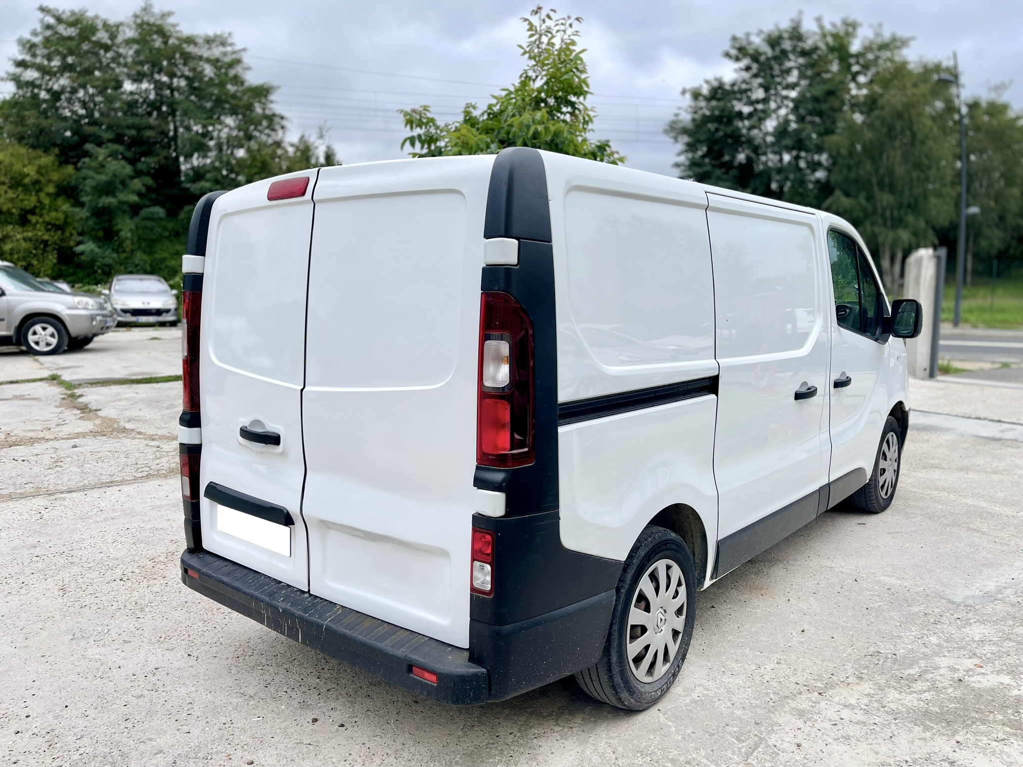 Renault Trafic III (2) CABINE CONFORT L1H1 1000 DCI 95