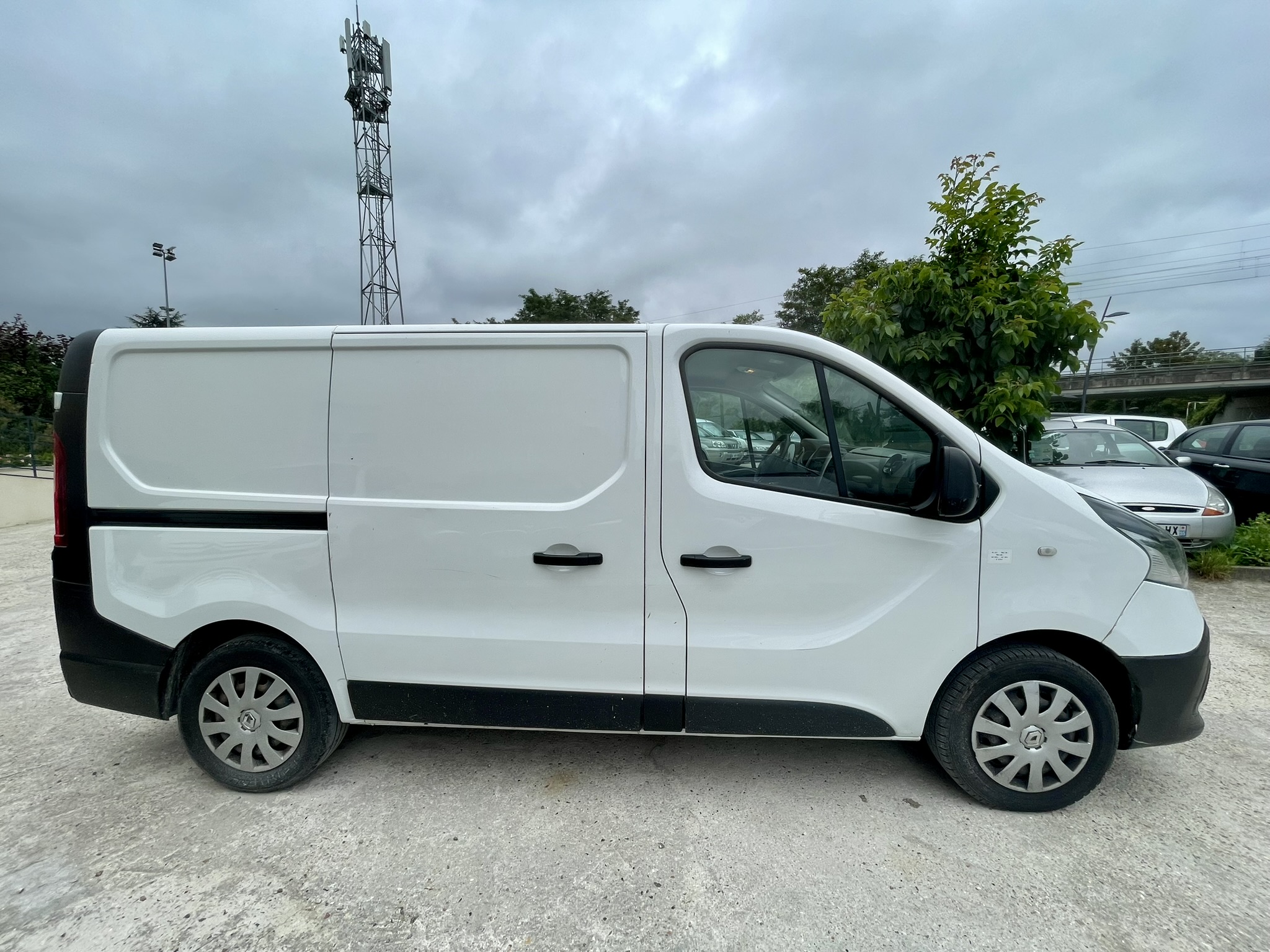 Renault Trafic III (2) CABINE CONFORT L1H1 1000 DCI 95