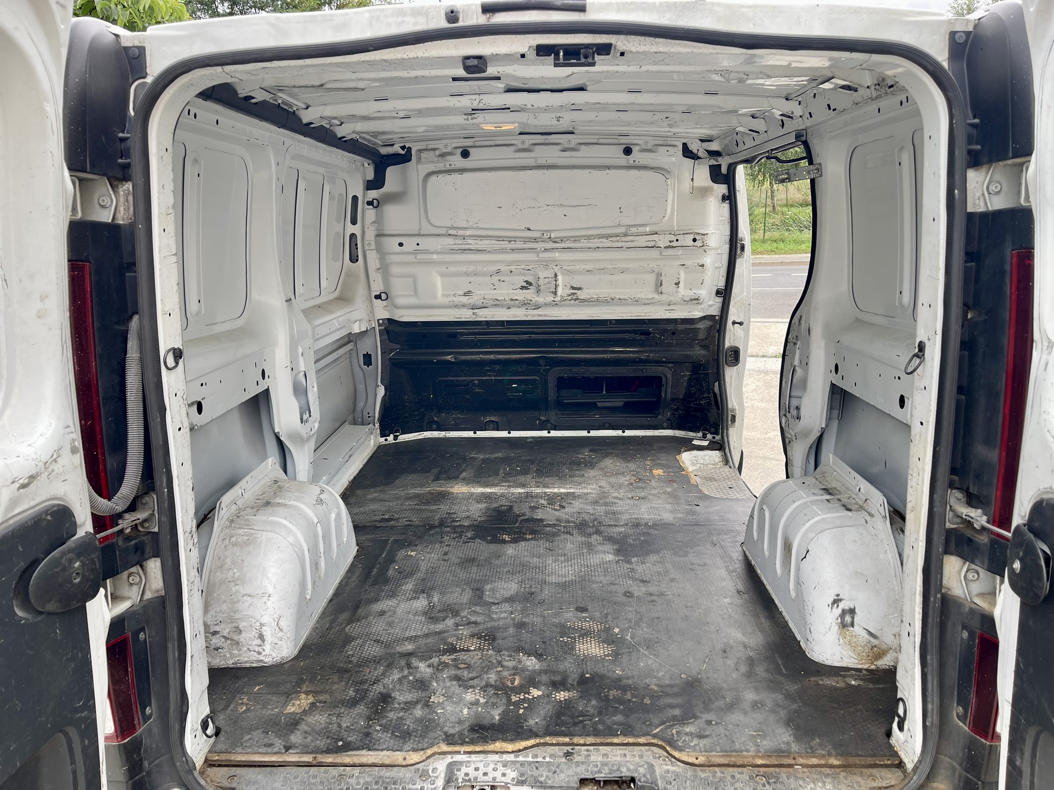 Renault Trafic III (2) CABINE CONFORT L1H1 1000 DCI 95