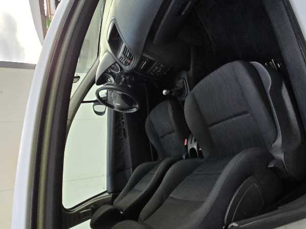 Peugeot 207 1.4 HDI 70 STYLE BLUE LION 3P