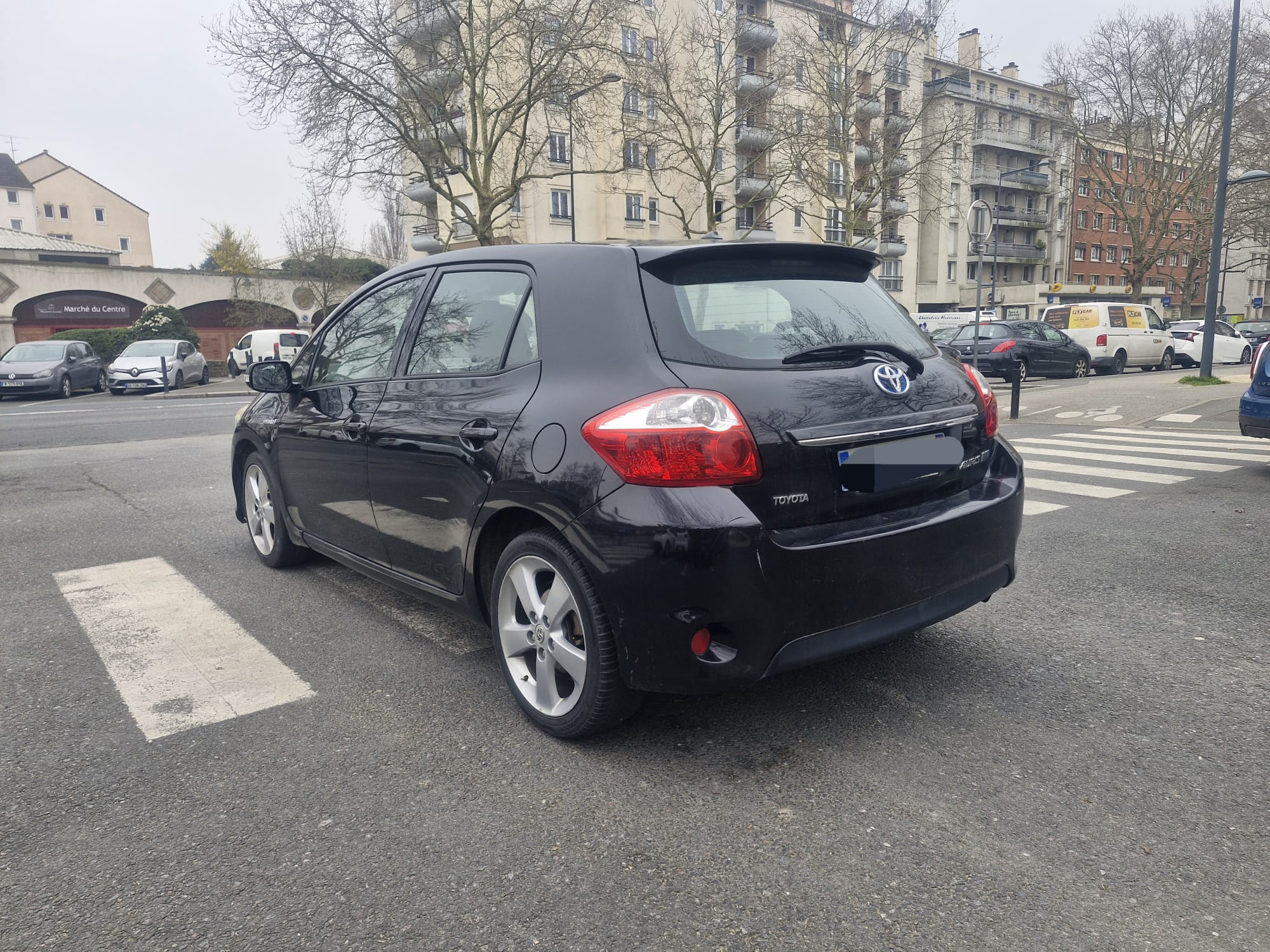 Toyota Auris MC HSD 136H DYNAMIC GARANTIE 12 MOIS BATTERIE HYBRID RECENTE