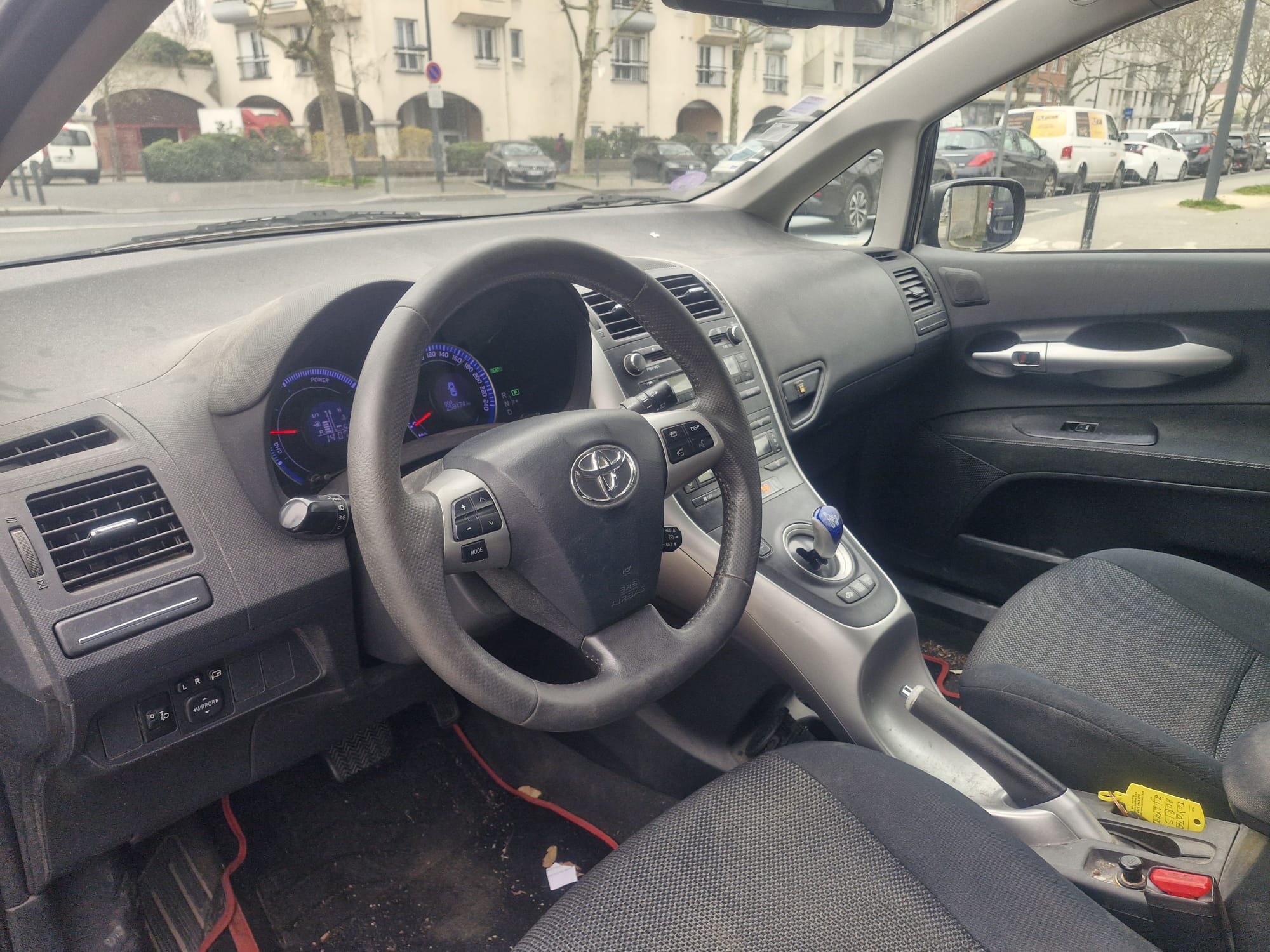 Toyota Auris MC HSD 136H DYNAMIC GARANTIE 12 MOIS BATTERIE HYBRID RECENTE