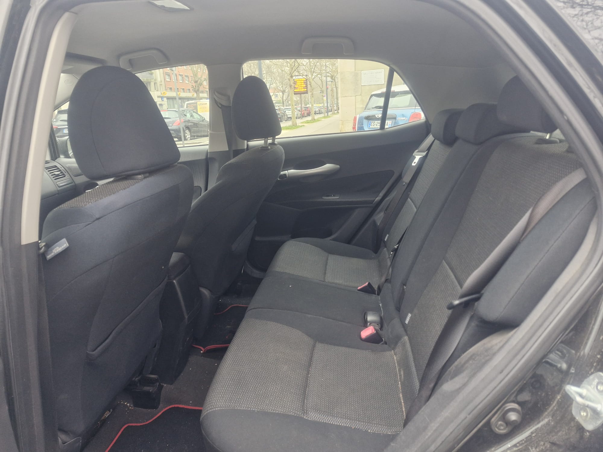 Toyota Auris MC HSD 136H DYNAMIC GARANTIE 12 MOIS BATTERIE HYBRID RECENTE