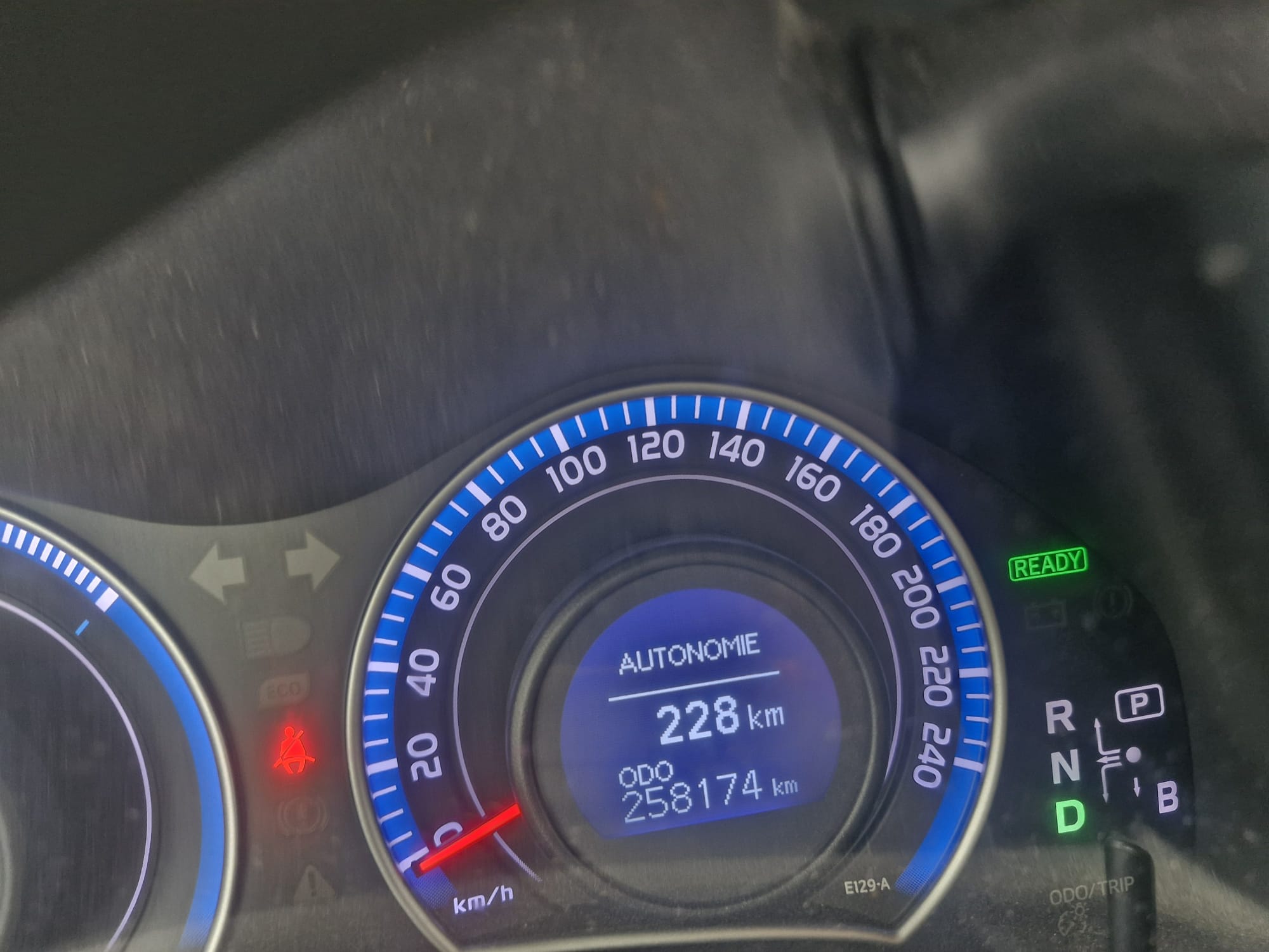 Toyota Auris MC HSD 136H DYNAMIC GARANTIE 12 MOIS BATTERIE HYBRID RECENTE