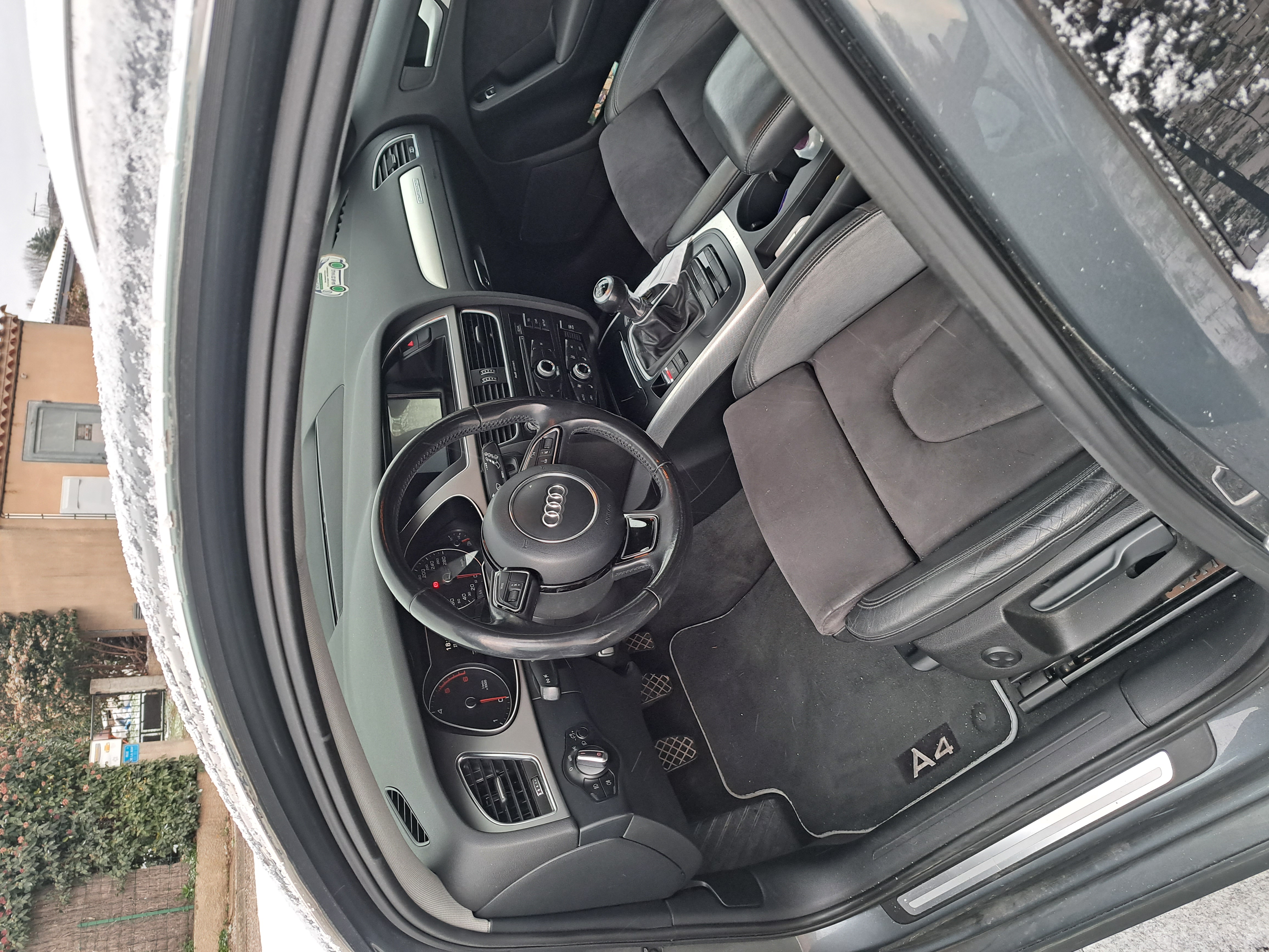 Audi A4 IV (2) AVANT 2.0 TDI 177 S LINE QUATTRO