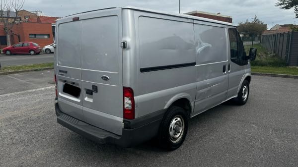 Ford Transit III CHASSIS SIMPLE CABINE TRACTION 330 C TDCI 115