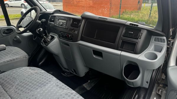 Ford Transit III CHASSIS SIMPLE CABINE TRACTION 330 C TDCI 115