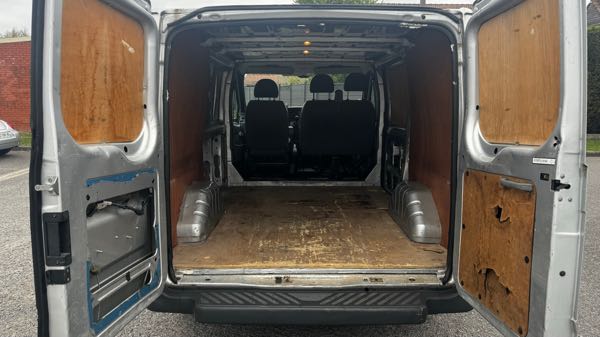 Ford Transit III CHASSIS SIMPLE CABINE TRACTION 330 C TDCI 115