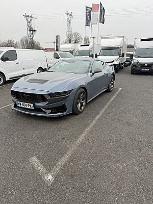 Ford Mustang mustang dark horse v8