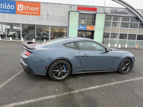 Ford Mustang mustang dark horse v8