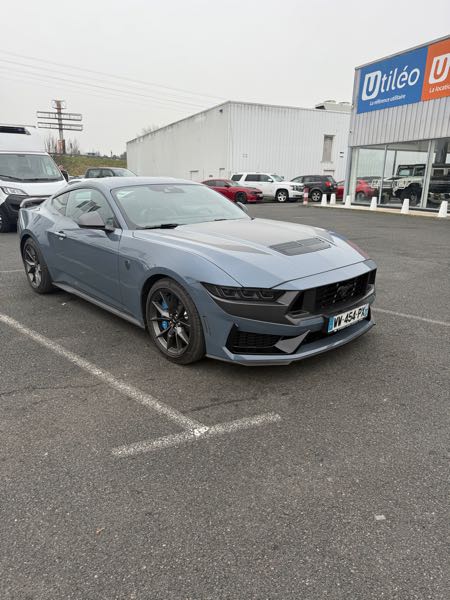 Ford Mustang mustang dark horse v8