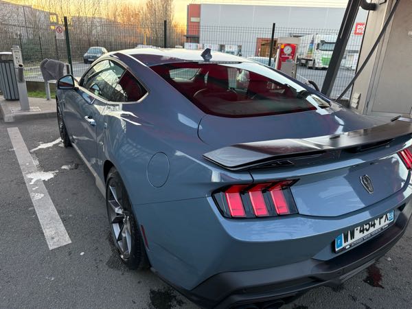 Ford Mustang mustang dark horse v8